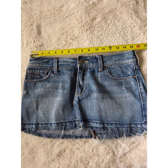 VTG y2k Hollister Low Rise Mini Distressed Frayed Denim Skirt Size 5 - Picture 8 of 10